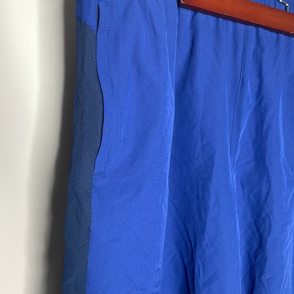 Matrix Performance Shorts - Picture 2 of 8